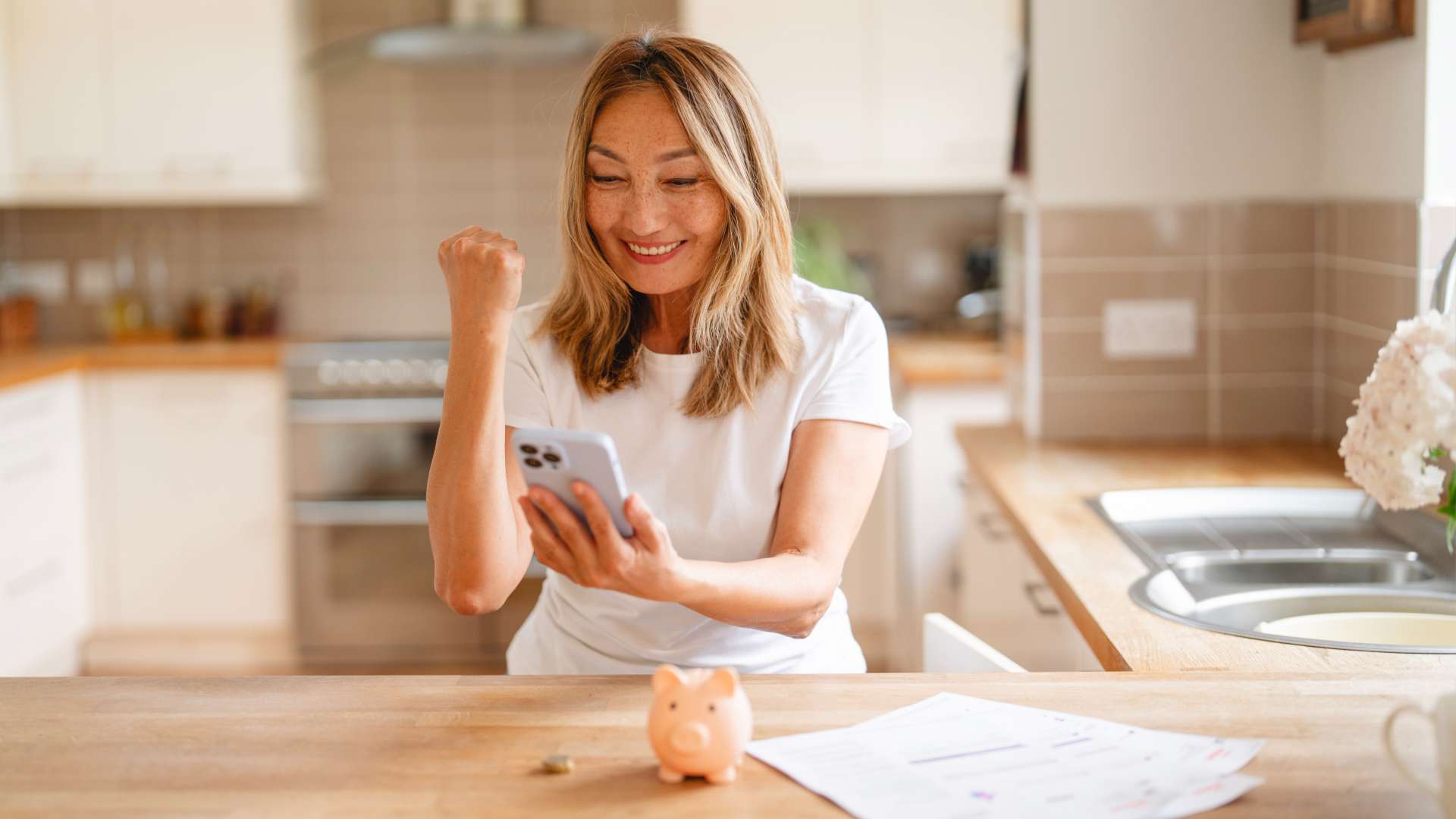 Woman successfully refinancing her mortgage